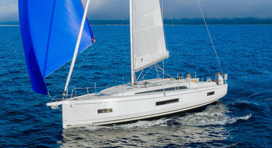 Beneteau Oceanis 40.1 - Ferrari | PLORI Yachting